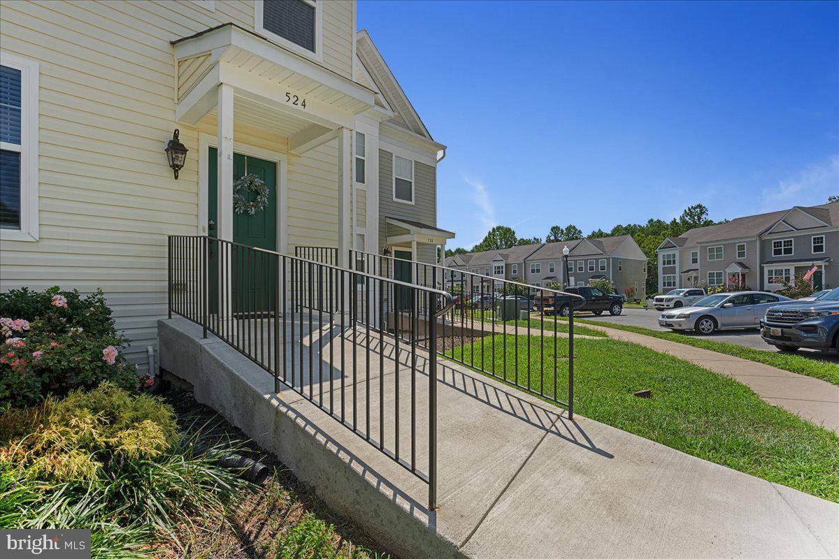 Photo 4 of 43 of 524 English Oak Ln townhome