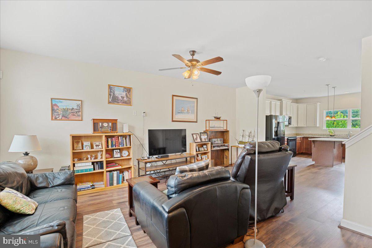 Photo 6 of 43 of 524 English Oak Ln townhome