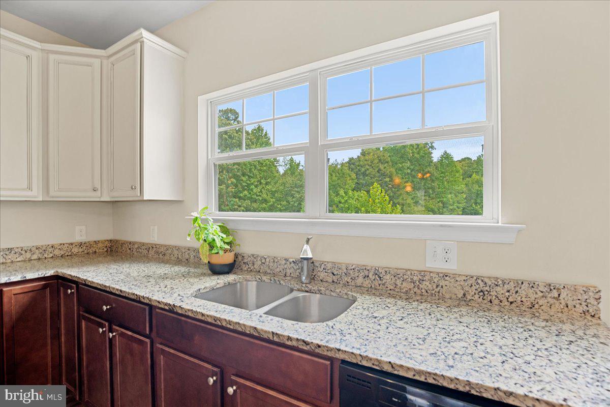 Photo 10 of 43 of 524 English Oak Ln townhome