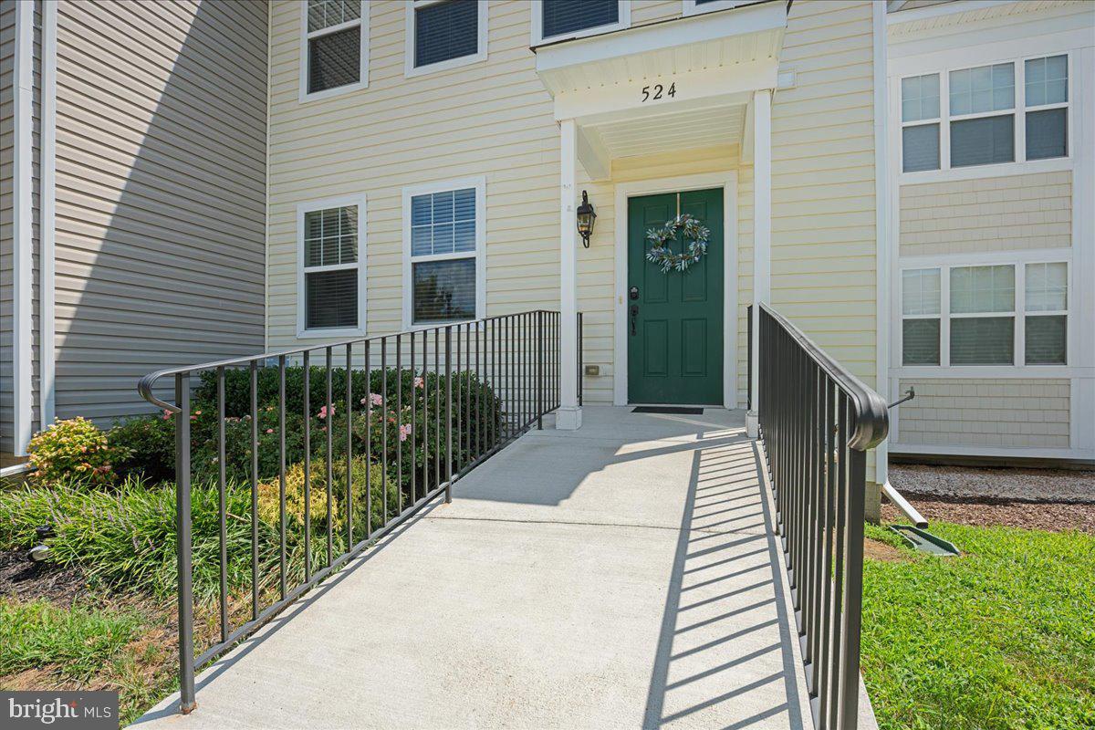 Photo 5 of 43 of 524 English Oak Ln townhome