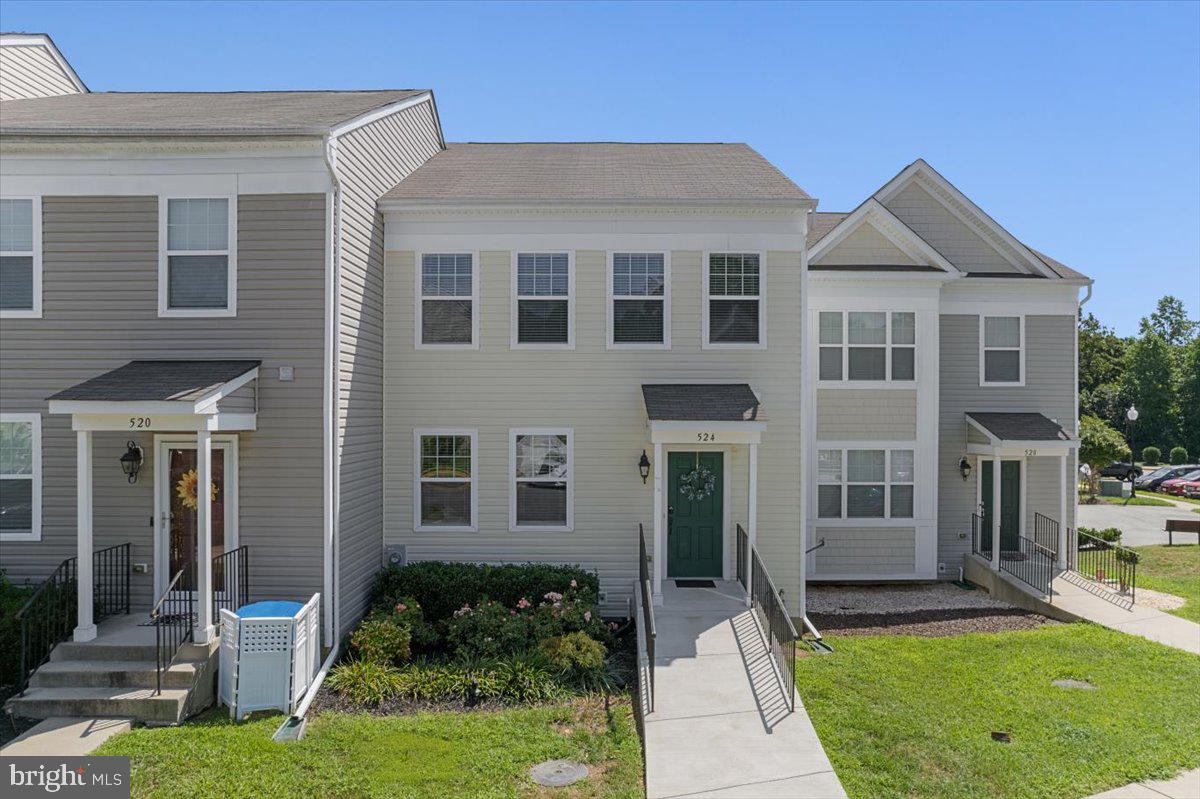 Photo 2 of 43 of 524 English Oak Ln townhome