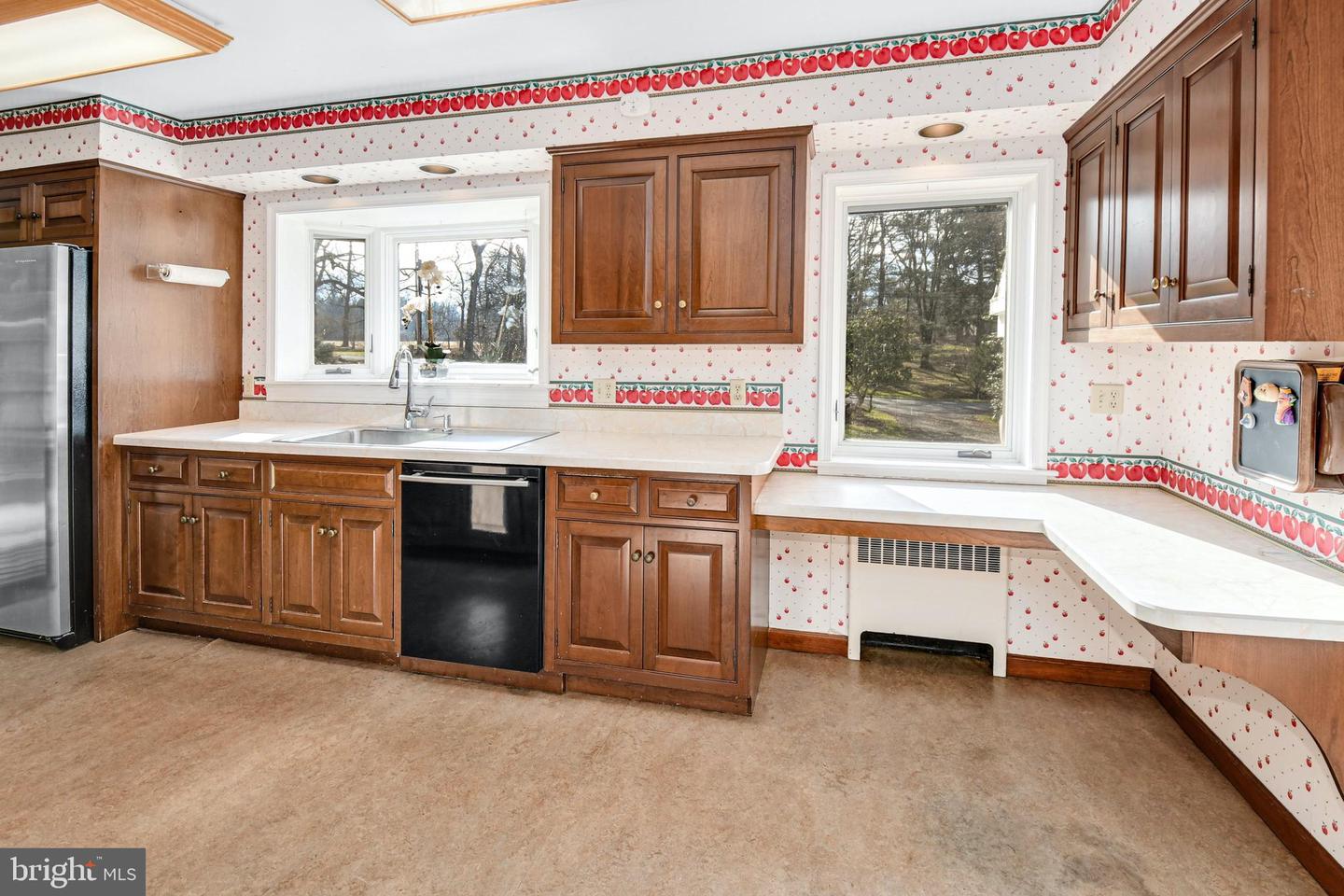 Photo 12 of 39 of 1655 White Acre Dr house