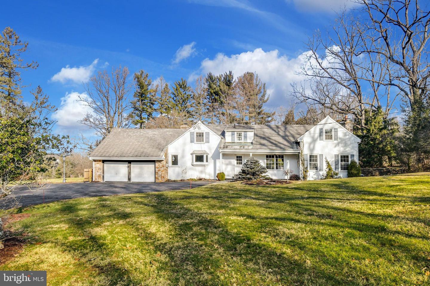 Photo 6 of 39 of 1655 White Acre Dr house