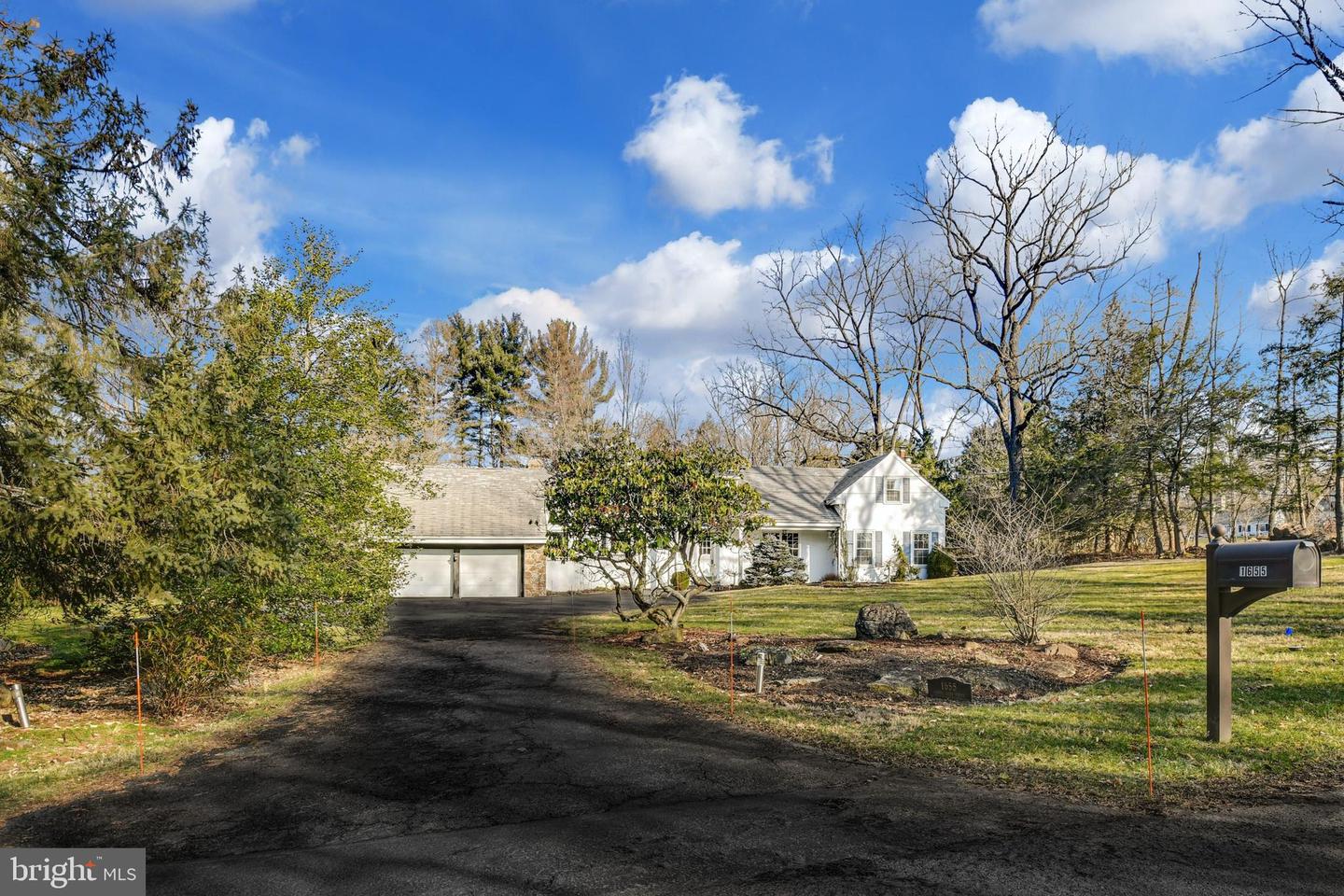 Photo 4 of 39 of 1655 White Acre Dr house