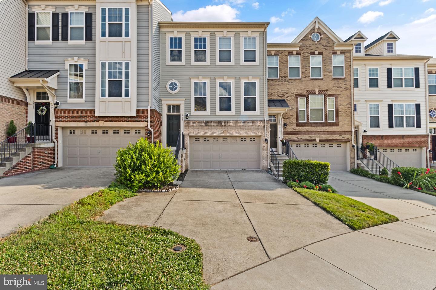 9035 Christopher Ln