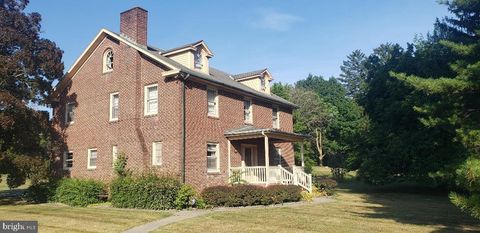 Single Family Residence in Waynesboro PA 901 E Main Street St.jpg