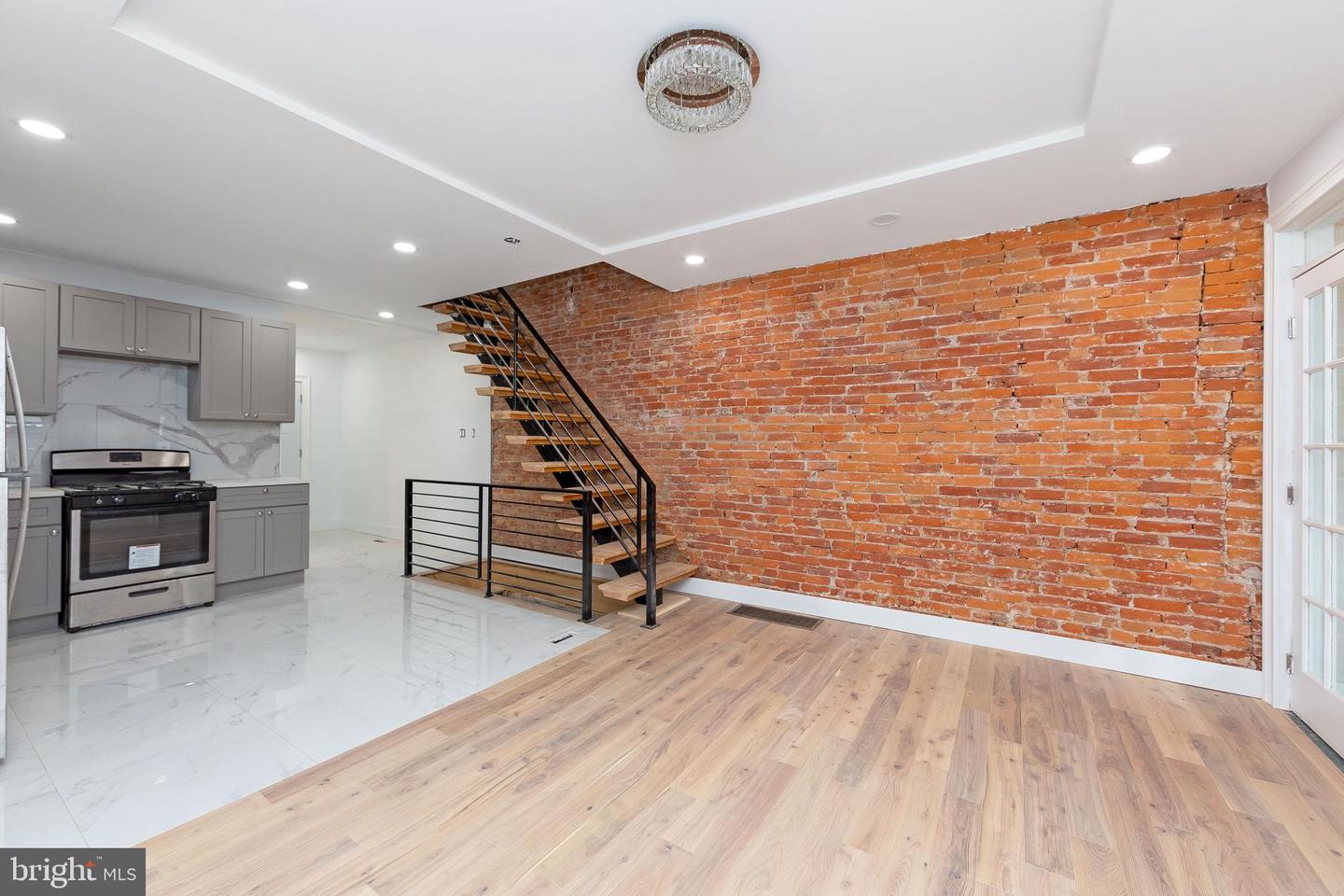 View Philadelphia, PA 19143 townhome