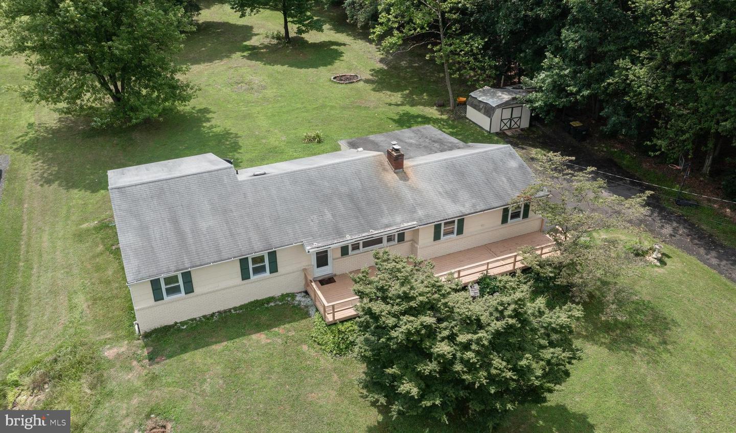 Photo 2 of 29 of 65 Annawanda Rd house