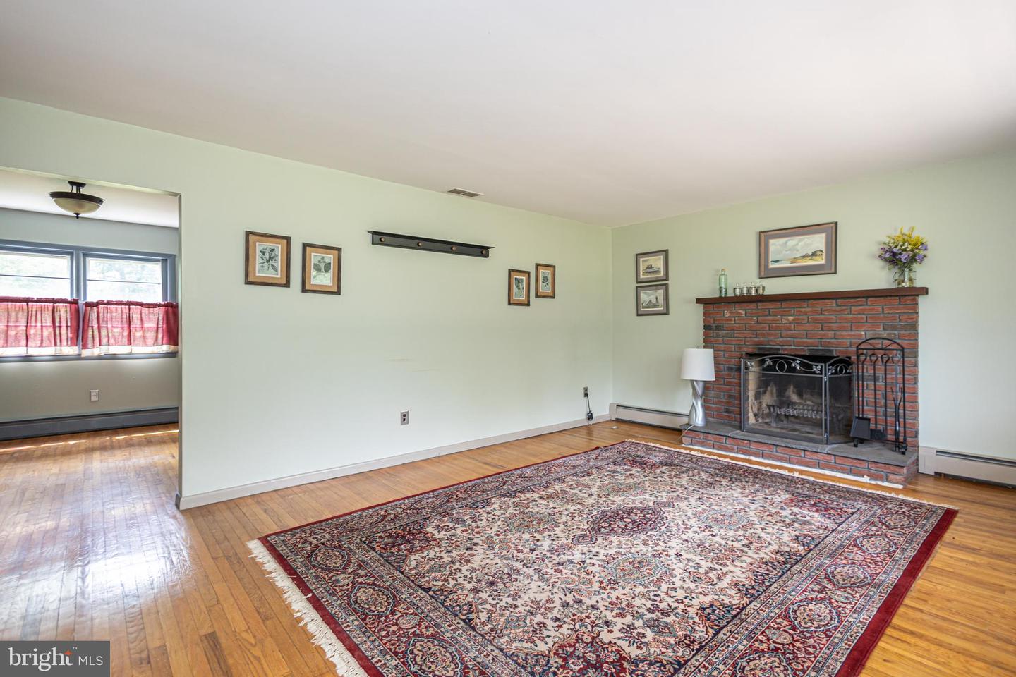 Photo 6 of 29 of 65 Annawanda Rd house