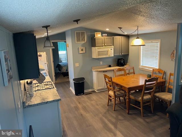 Photo 3 of 17 of 35146 Seahawk Ln #44432 mobile home