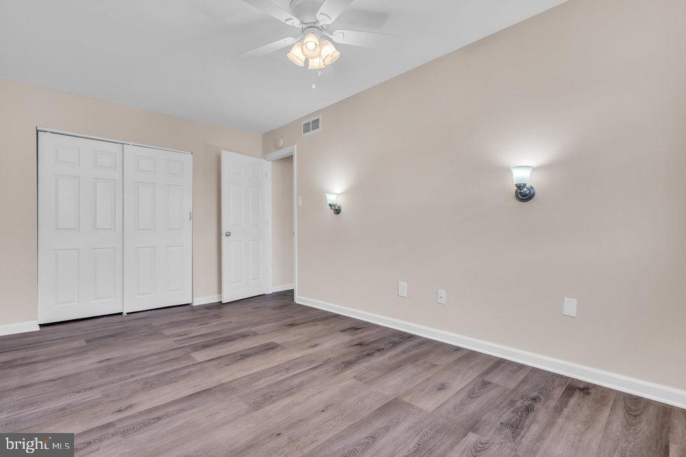 Photo 21 of 29 of 329 Hampshire Dr townhome