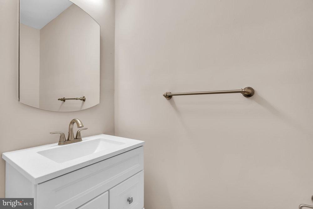 Photo 9 of 29 of 329 Hampshire Dr townhome