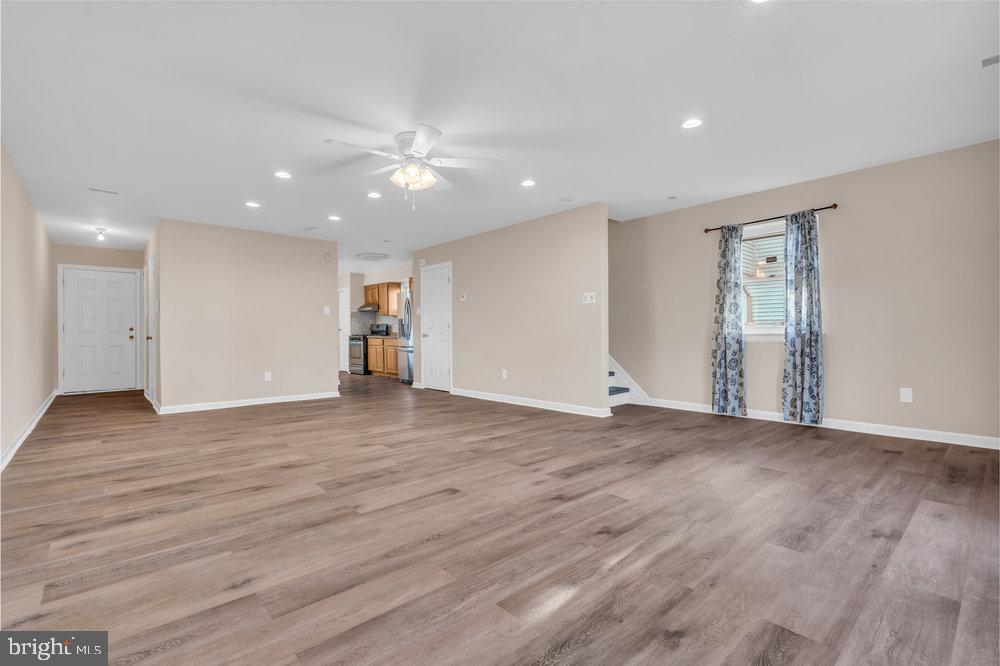Photo 8 of 29 of 329 Hampshire Dr townhome