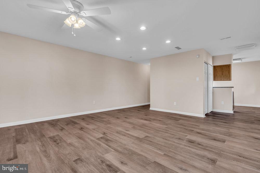 Photo 5 of 29 of 329 Hampshire Dr townhome