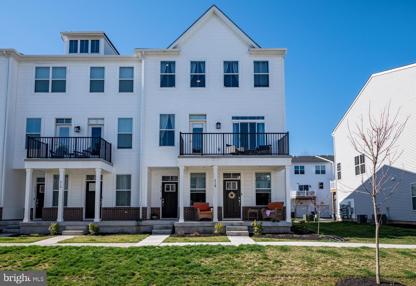 Photo 1 of 27 of 916 Anvil Ct townhome