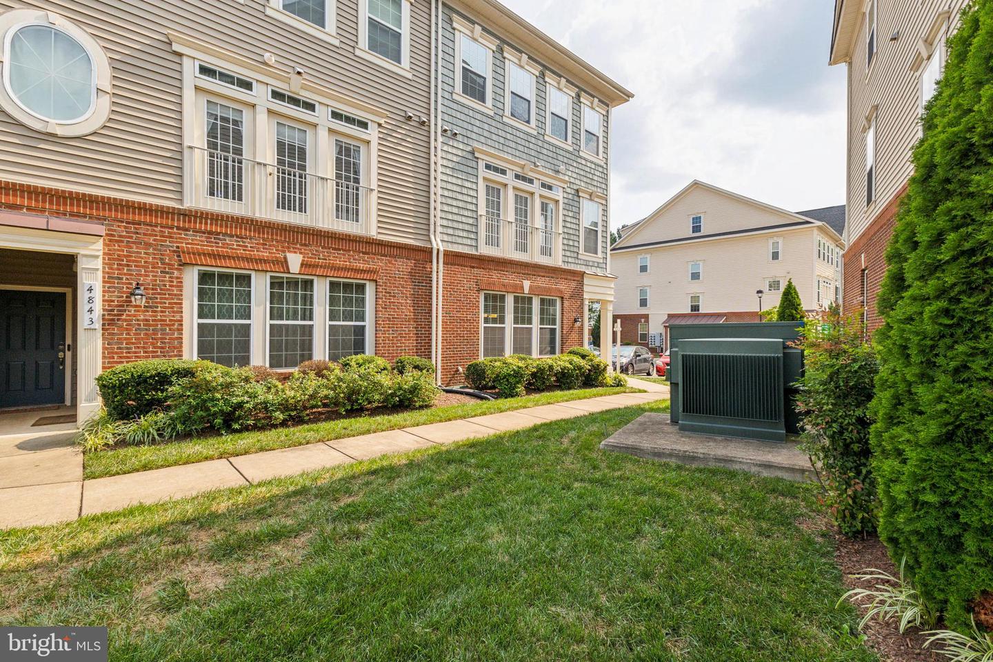 Photo 2 of 22 of 4841 Dane Ridge Cir townhome