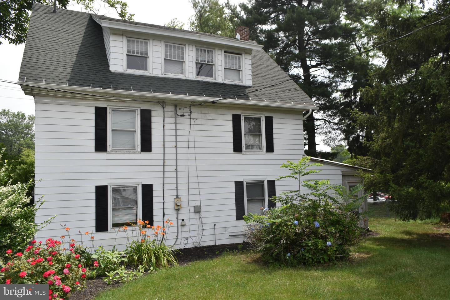 Photo 2 of 20 of 650 South 28th St house
