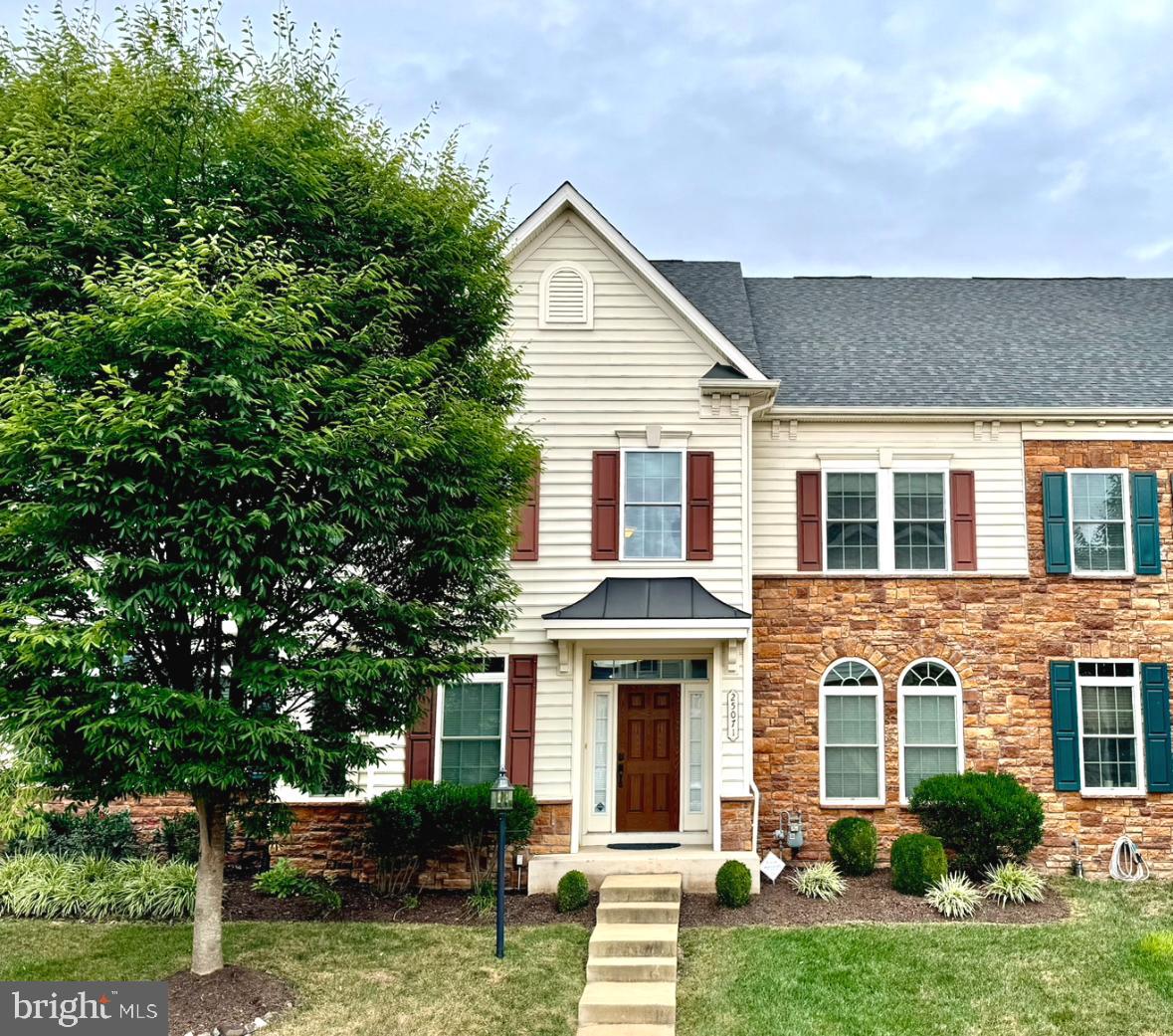 View Chantilly, VA 20152 townhome
