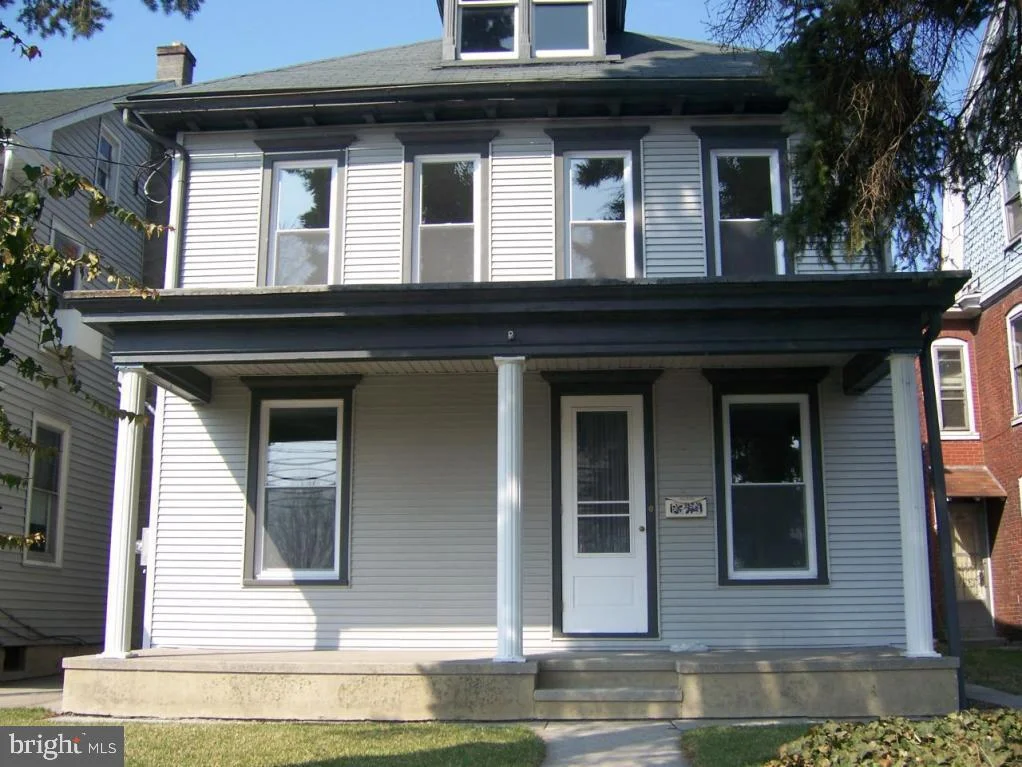 11 Maple Street