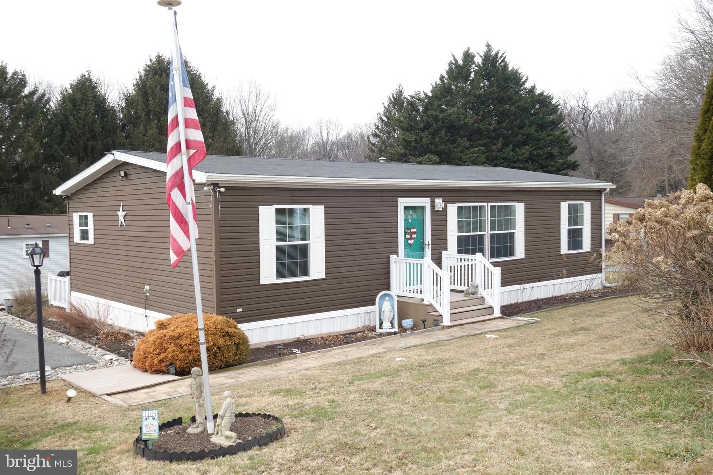 106 Circle Dr