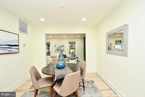 Townhouse in Fairfax VA 4702 Forestdale DRIVE 7.jpg