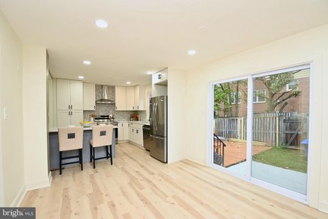 Townhouse in Fairfax VA 4702 Forestdale DRIVE 18.jpg