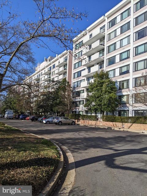 Condominium in Arlington VA 4501 Arlington BOULEVARD 1.jpg