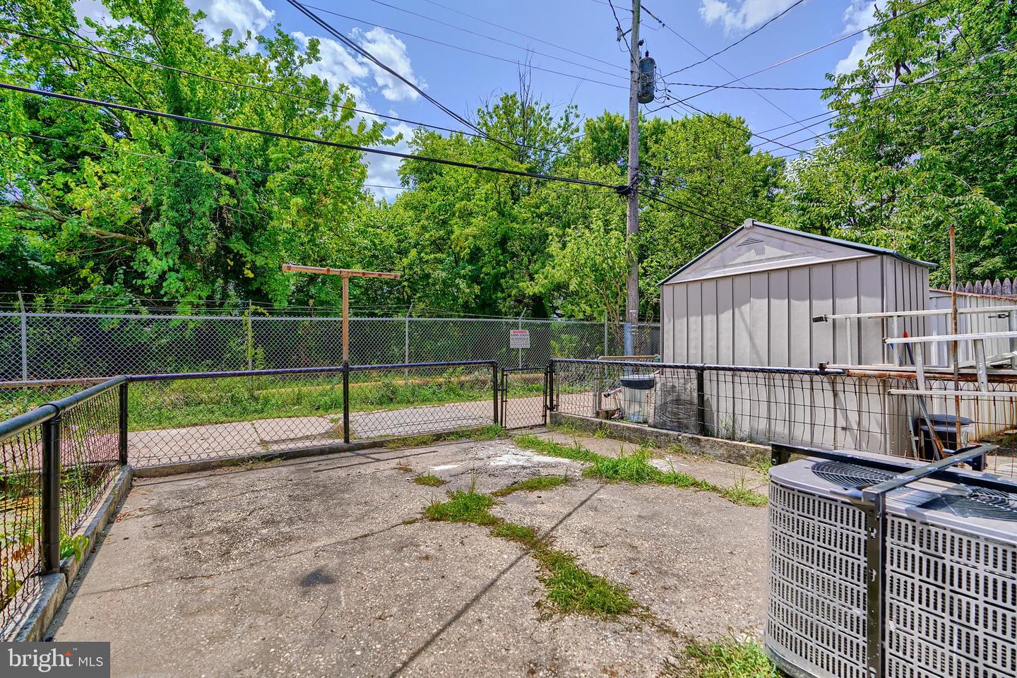 Photo 4 of 23 of 3421 Ravenwood Ave townhome