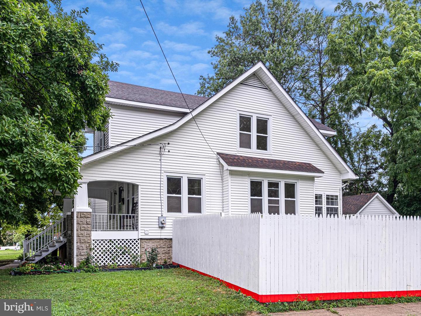 Photo 2 of 20 of 2 Brookview Ave house