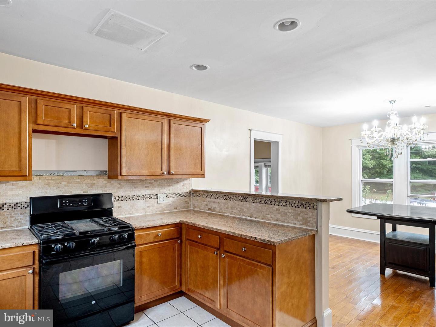 Photo 7 of 20 of 2 Brookview Ave house