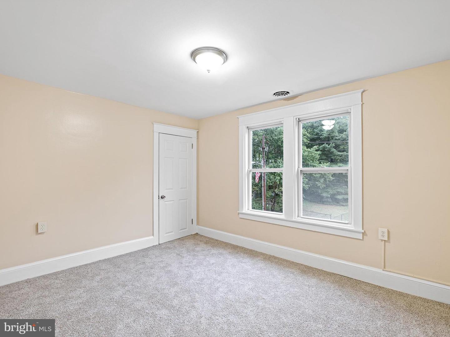 Photo 11 of 20 of 2 Brookview Ave house