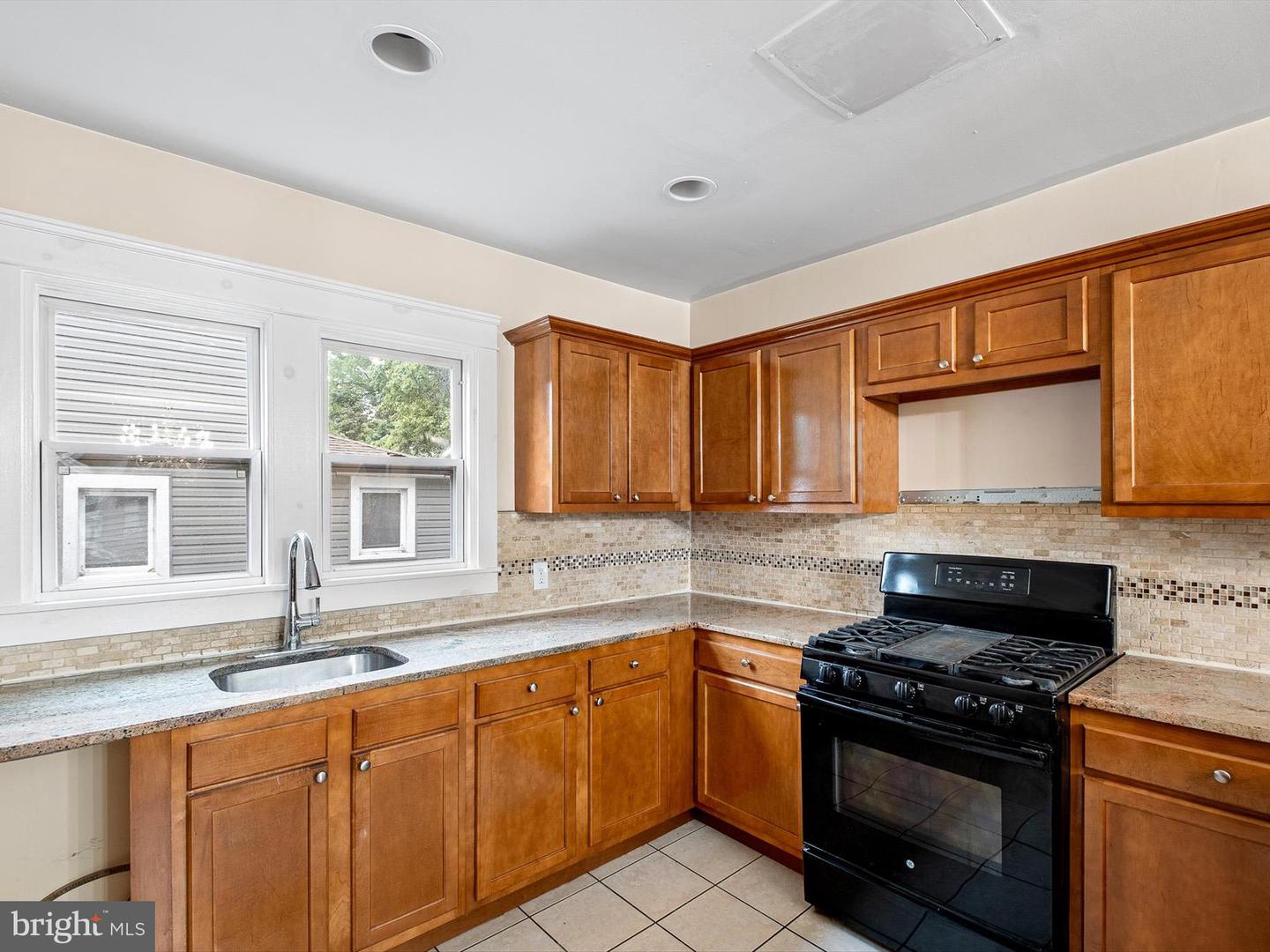 Photo 8 of 20 of 2 Brookview Ave house