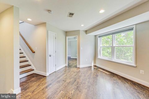 Single Family Residence in Arlington VA 2509 Kenwood STREET 12.jpg