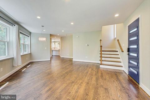 Single Family Residence in Arlington VA 2509 Kenwood STREET 6.jpg