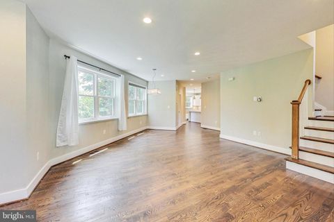 Single Family Residence in Arlington VA 2509 Kenwood STREET 5.jpg