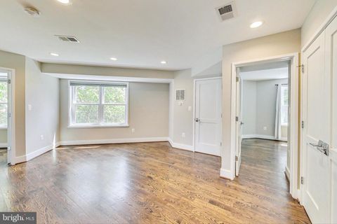 Single Family Residence in Arlington VA 2509 Kenwood STREET 11.jpg