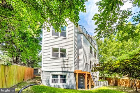 Single Family Residence in Arlington VA 2509 Kenwood STREET 45.jpg