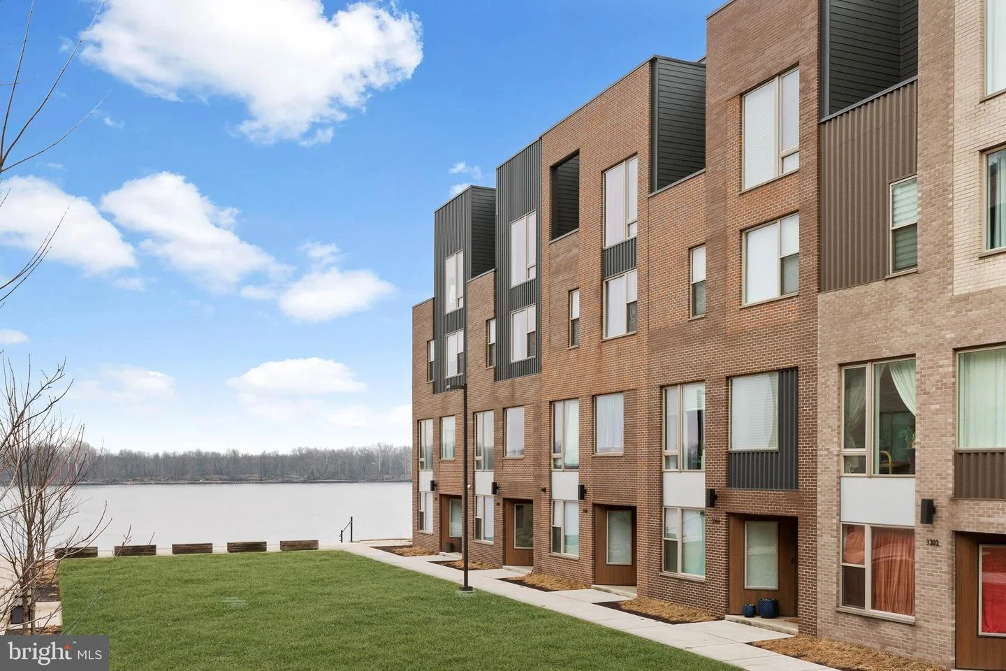 3208 Parkview Walk