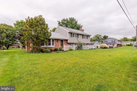 Single Family Residence in Leola PA 63 Rose AVENUE 4.jpg