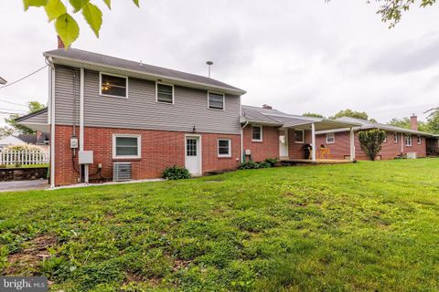 Single Family Residence in Leola PA 63 Rose AVENUE 37.jpg