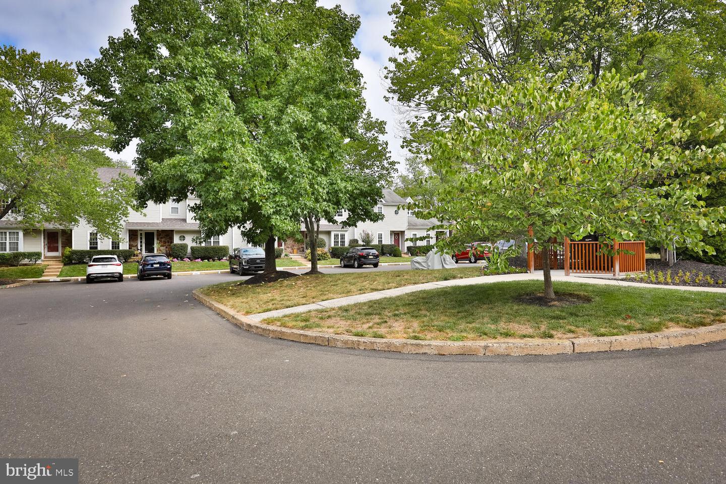 Photo 25 of 27 of 2000 Red Maple Grv townhome