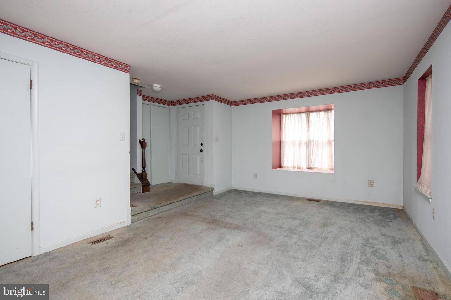 Photo 6 of 27 of 2000 Red Maple Grv townhome