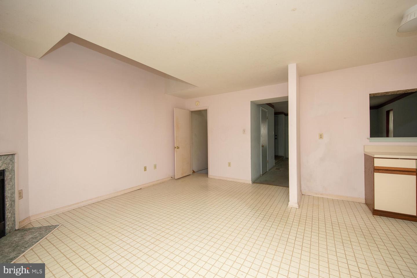 Photo 8 of 27 of 2000 Red Maple Grv townhome