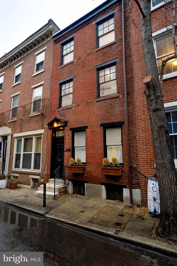 Photo 1 of 23 of 2041 Moravian St townhome