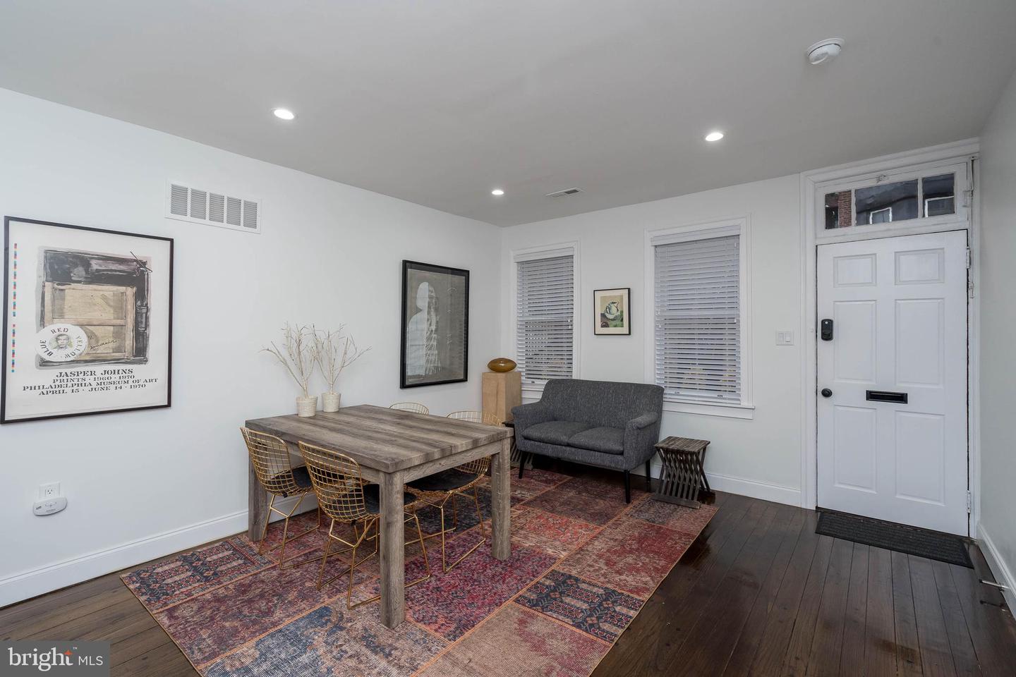 Photo 3 of 23 of 2041 Moravian St townhome
