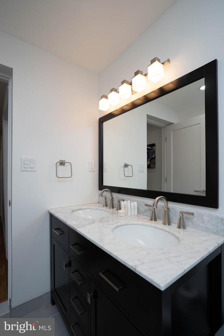 Photo 20 of 23 of 2041 Moravian St townhome