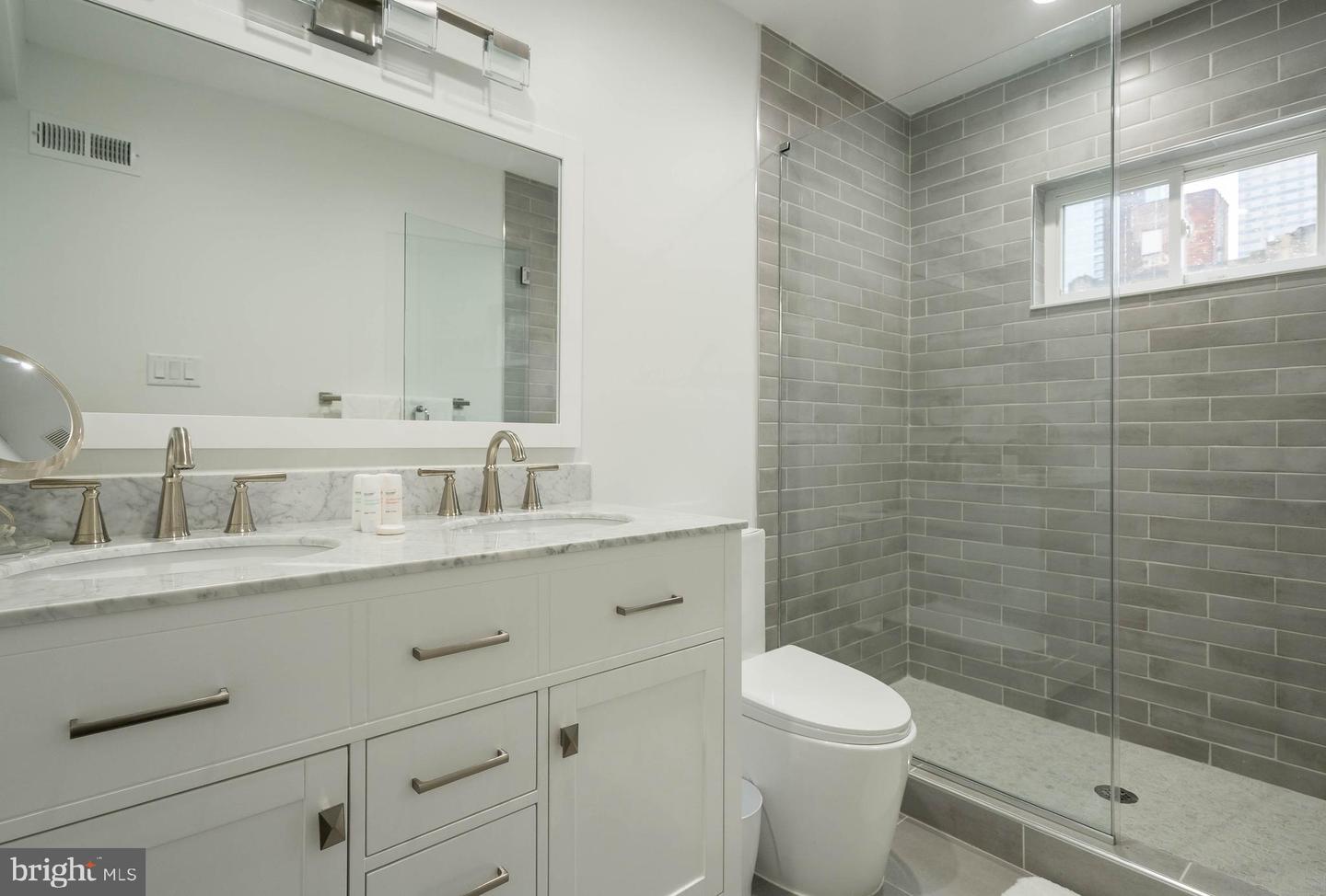 Photo 15 of 23 of 2041 Moravian St townhome