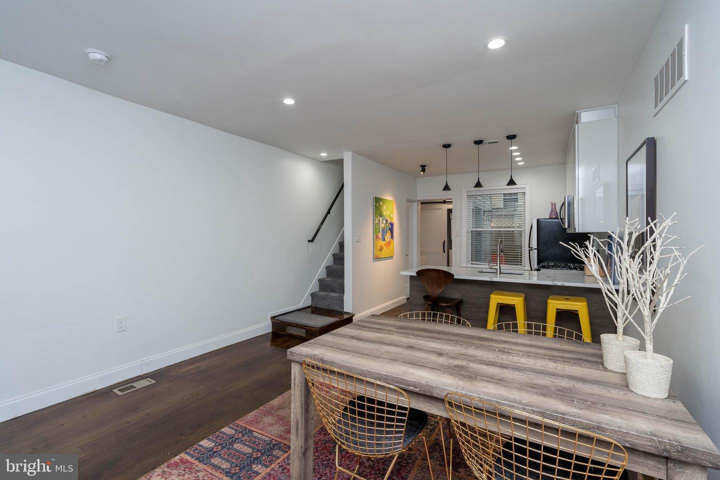 Photo 4 of 23 of 2041 Moravian St townhome