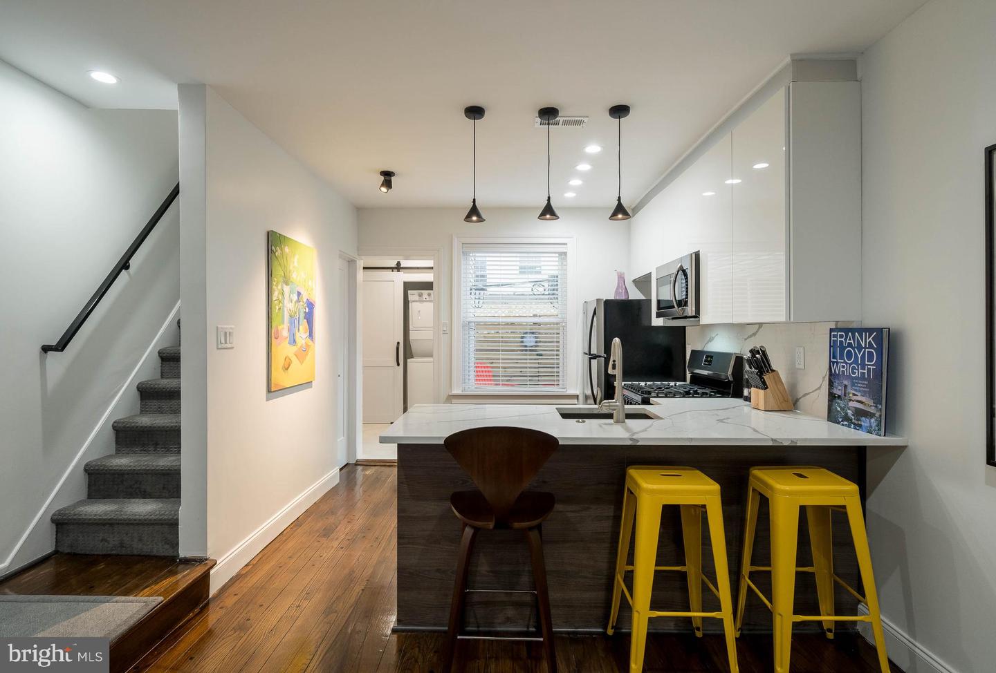 Photo 5 of 23 of 2041 Moravian St townhome