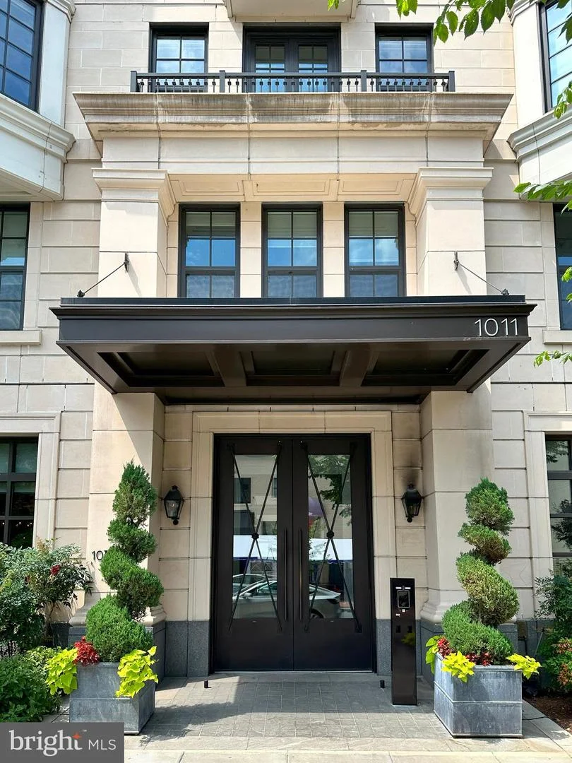 1011 M Street NW Unit 208